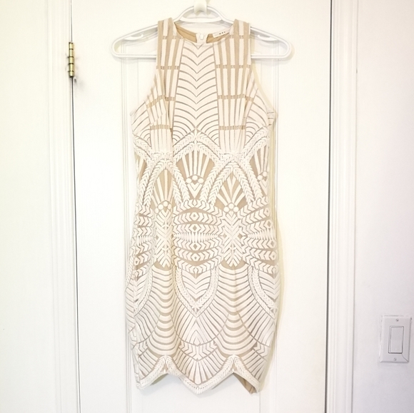 XS MDS Embroidered Lace White Dress - Picture 5 of 13